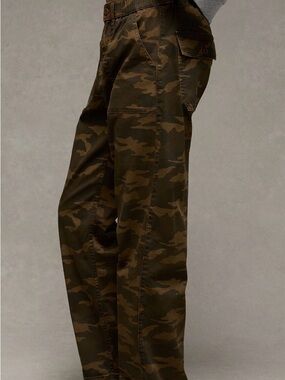 American Eagle women’s Camouflage Cargo Pants - Olive Camo